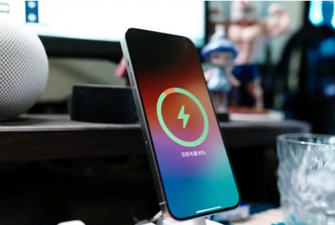 从江苹果15换屏服务分享用什么充电器给iPhone15充电更好 
